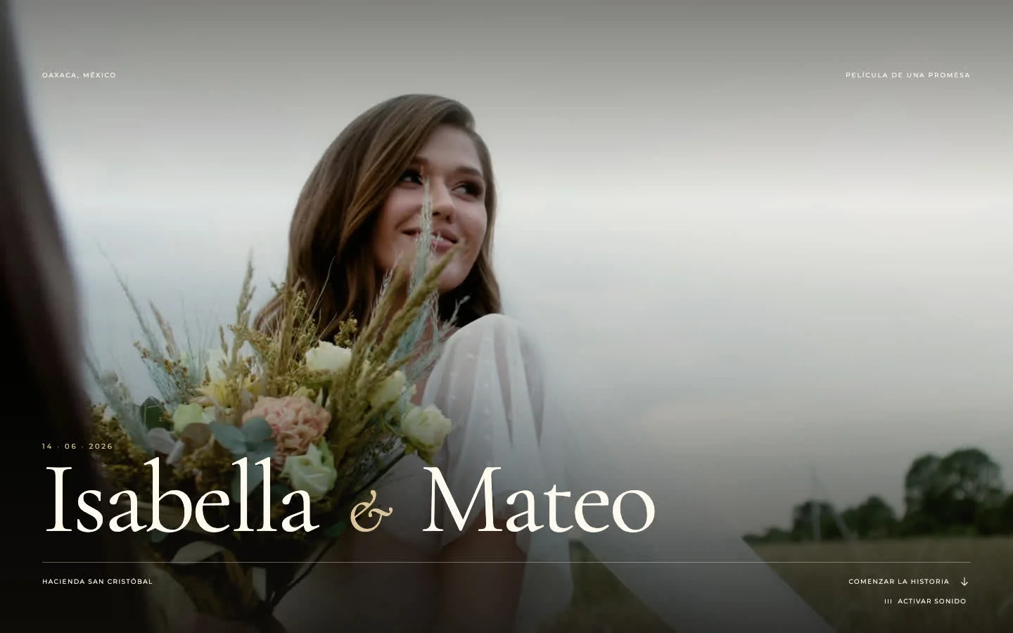 Escena cinematográfica de la invitación de boda de Isabella y Mateo